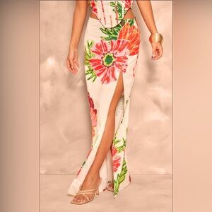 NWT PrettyLittleThing Floral Thigh High Split Maxi Skirt – UK 10 (US 6)
